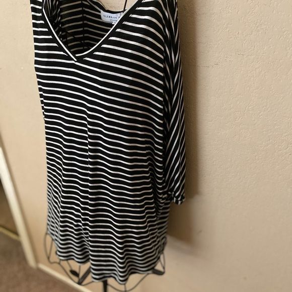 Celebrity Pink striped knit top size 2X - Picture 5 of 6